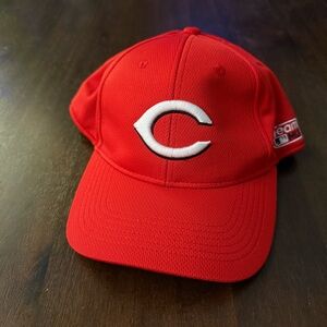 Team‎ MLB OC Sports Red Baseball Cap with Cincinnati Logo